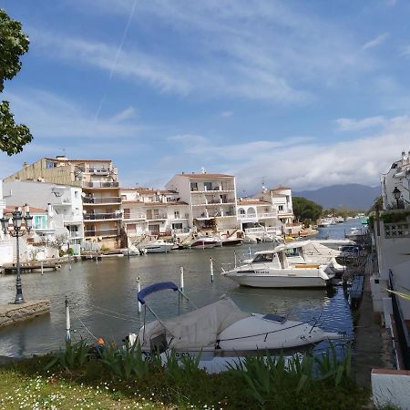 Ferienwohnung Estudi Amb Vistes Al Canal Empuriabrava Exterior foto