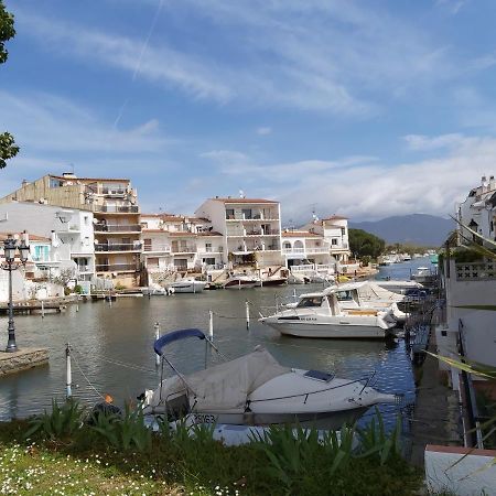 Ferienwohnung Estudi Amb Vistes Al Canal Empuriabrava Exterior foto