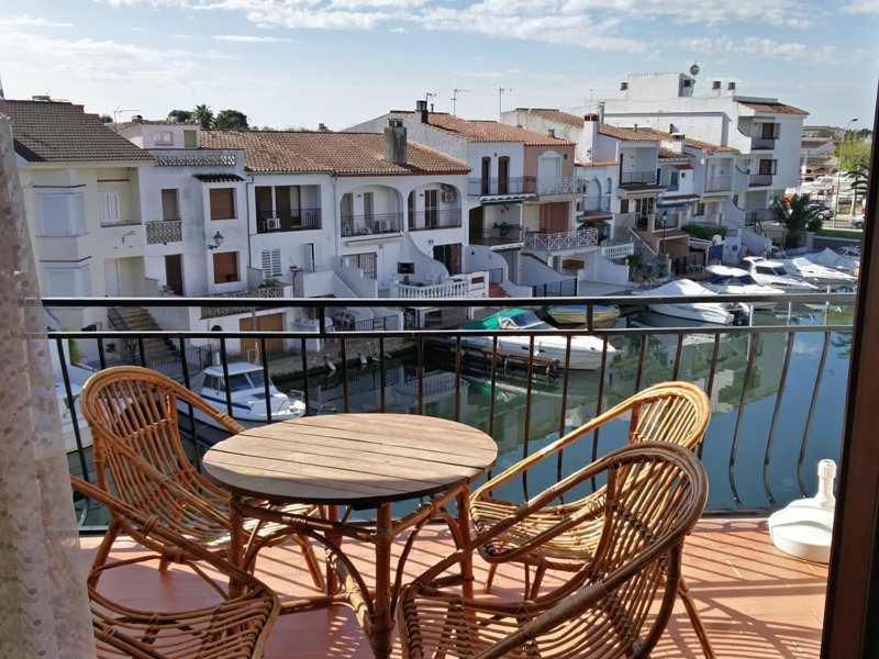 Ferienwohnung Estudi Amb Vistes Al Canal Empuriabrava Exterior foto