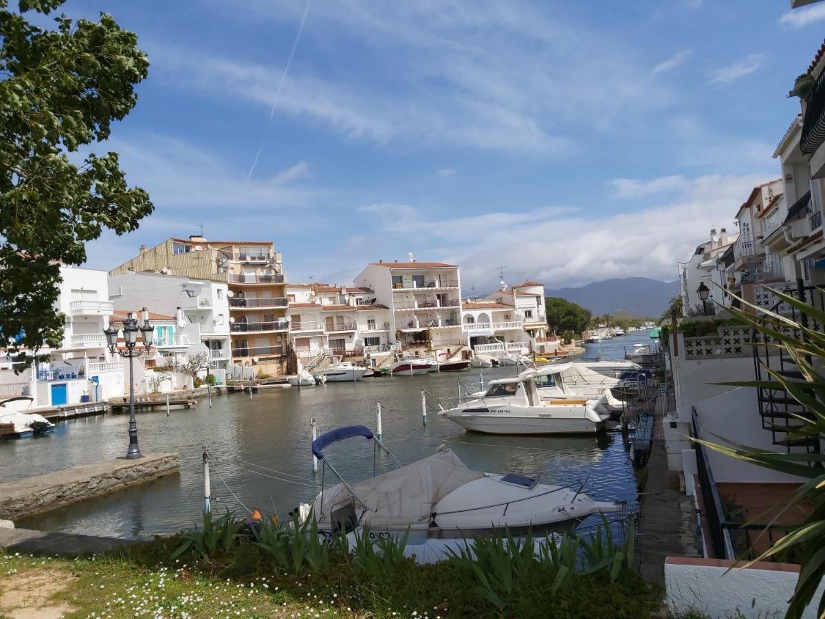 Ferienwohnung Estudi Amb Vistes Al Canal Empuriabrava Exterior foto