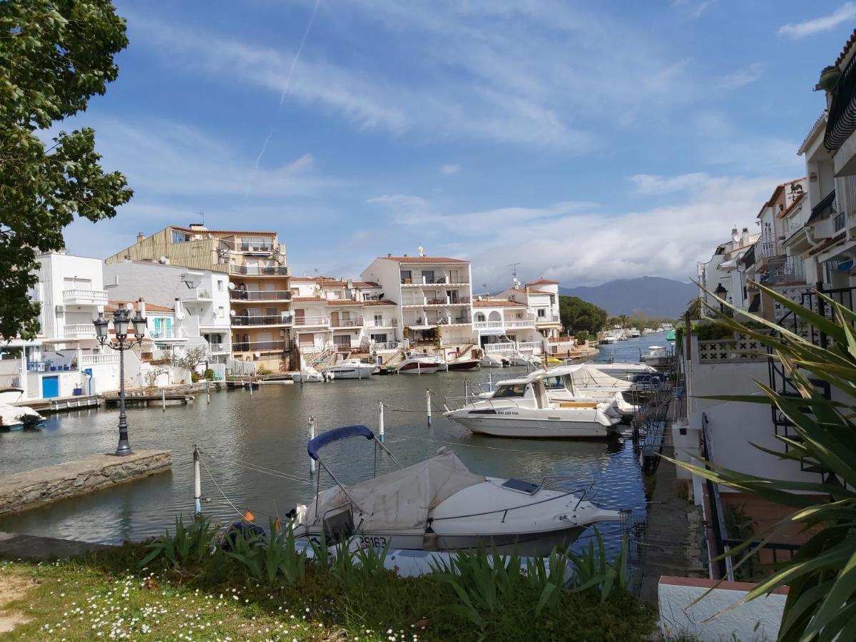 Ferienwohnung Estudi Amb Vistes Al Canal Empuriabrava Exterior foto
